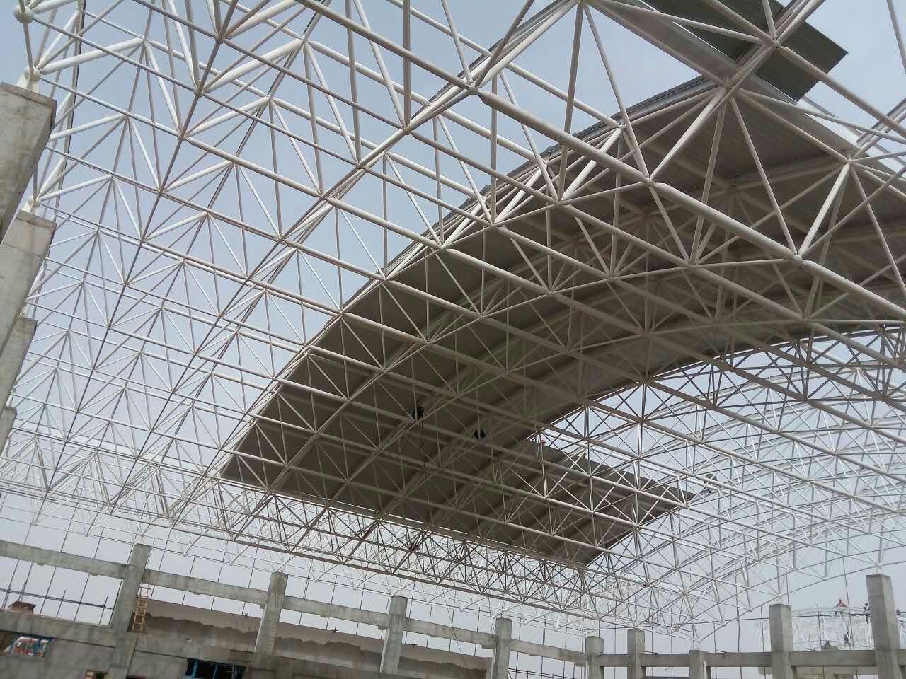 玉溪螺栓球网架的设计制作与安装